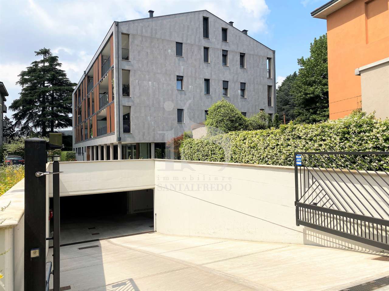 box-di-nuova-costruzione-monza-via-cavallotti-vendita-3-ingresso-carraio-2205496.jpg