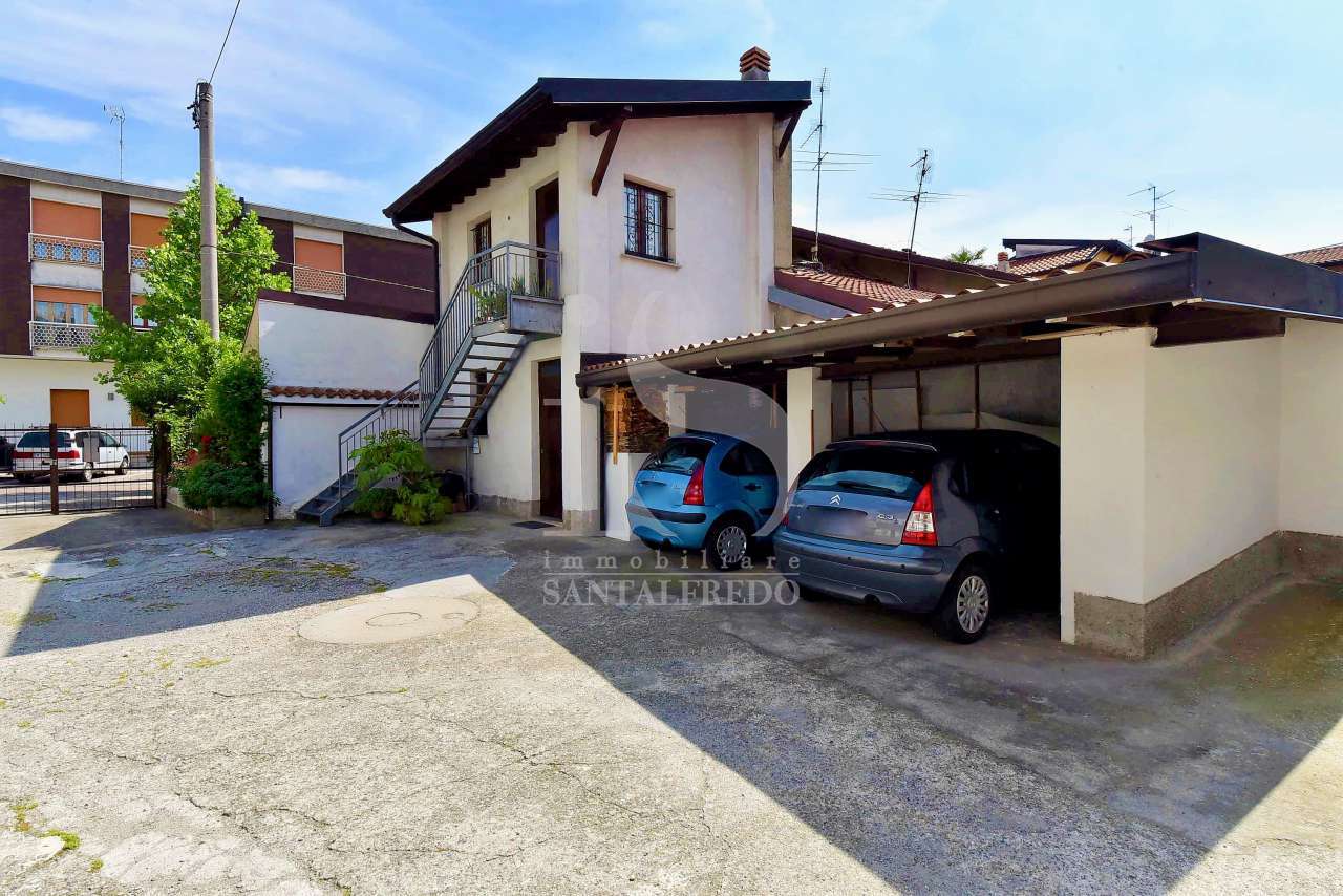 calusco-d-adda-appartamento-ristrutturato-vendita-26-cortile-interno-2213354.jpg