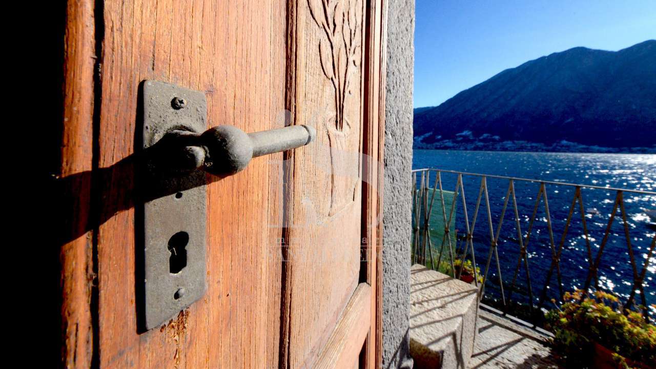 colonno-casa-indipendente–con-panorama-aperto-vista-lago-vendita-1–1538633.jpg
