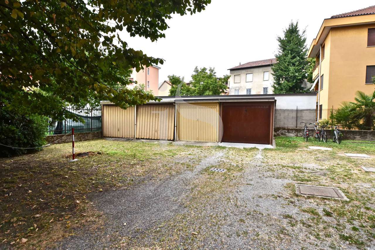 monza-trilocale–tripla-esposizione-vendita-19-garage-2168669.jpg