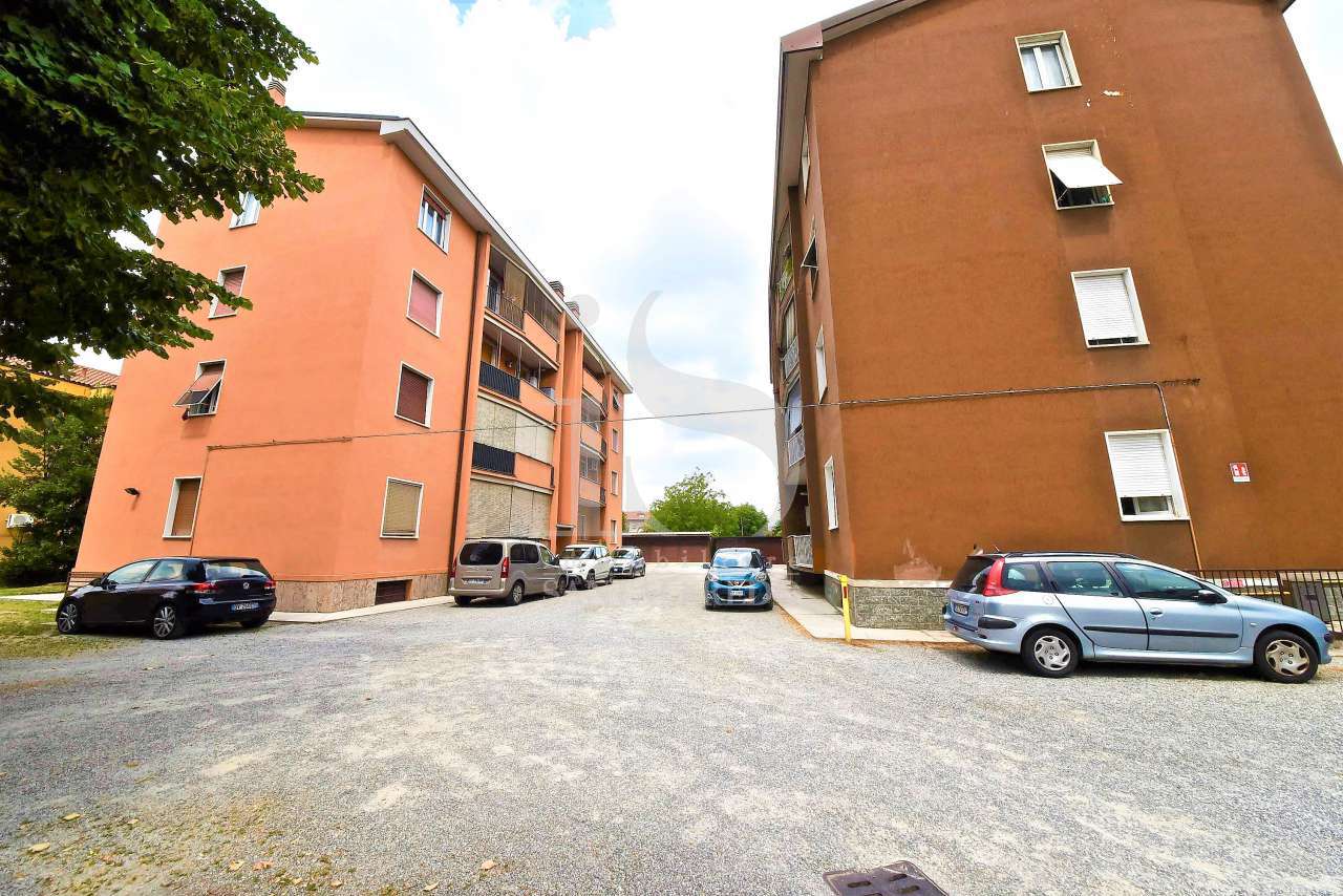 monza-trilocale–tripla-esposizione-vendita-23-cortile-2168669.jpg