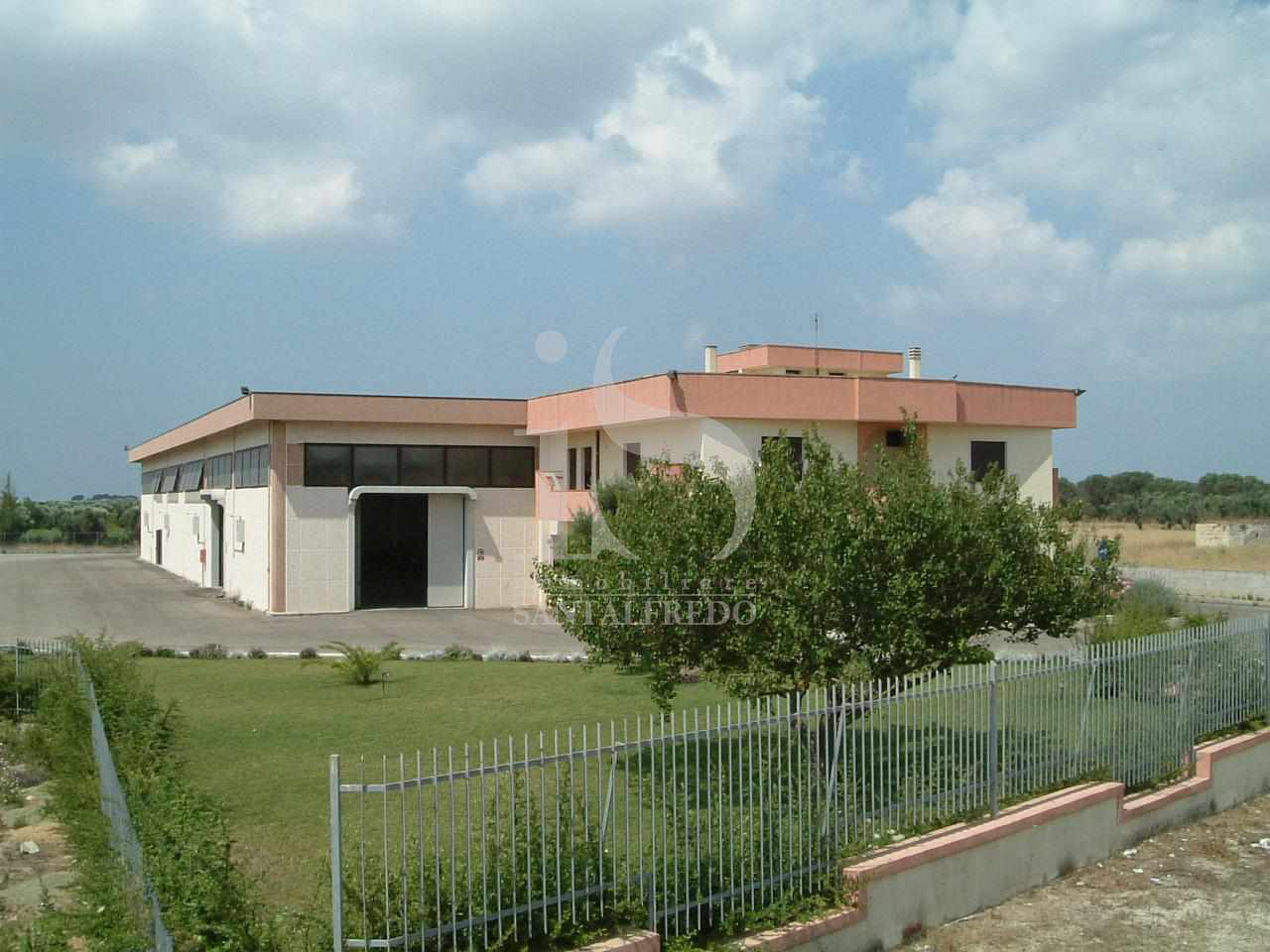 puglia-tuglie-capannone-con-uffici-e-appartamenti-vendita-1-facciata-2175460.jpg