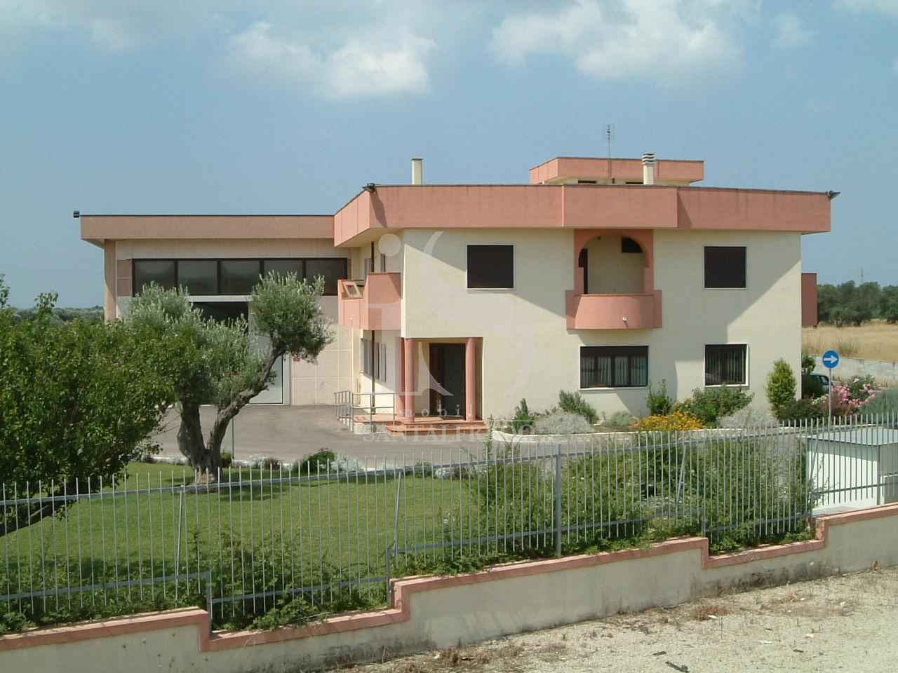 puglia-tuglie-capannone-con-uffici-e-appartamenti-vendita-12-facciata-2175460.jpg